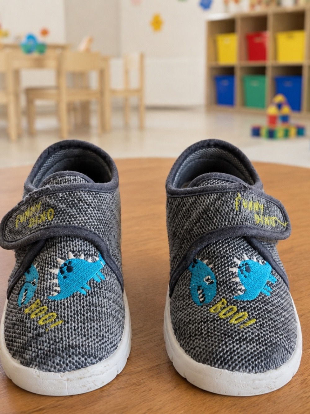 Vty Kids Gray Dinosaur Slip-On Shoes – US 5.5